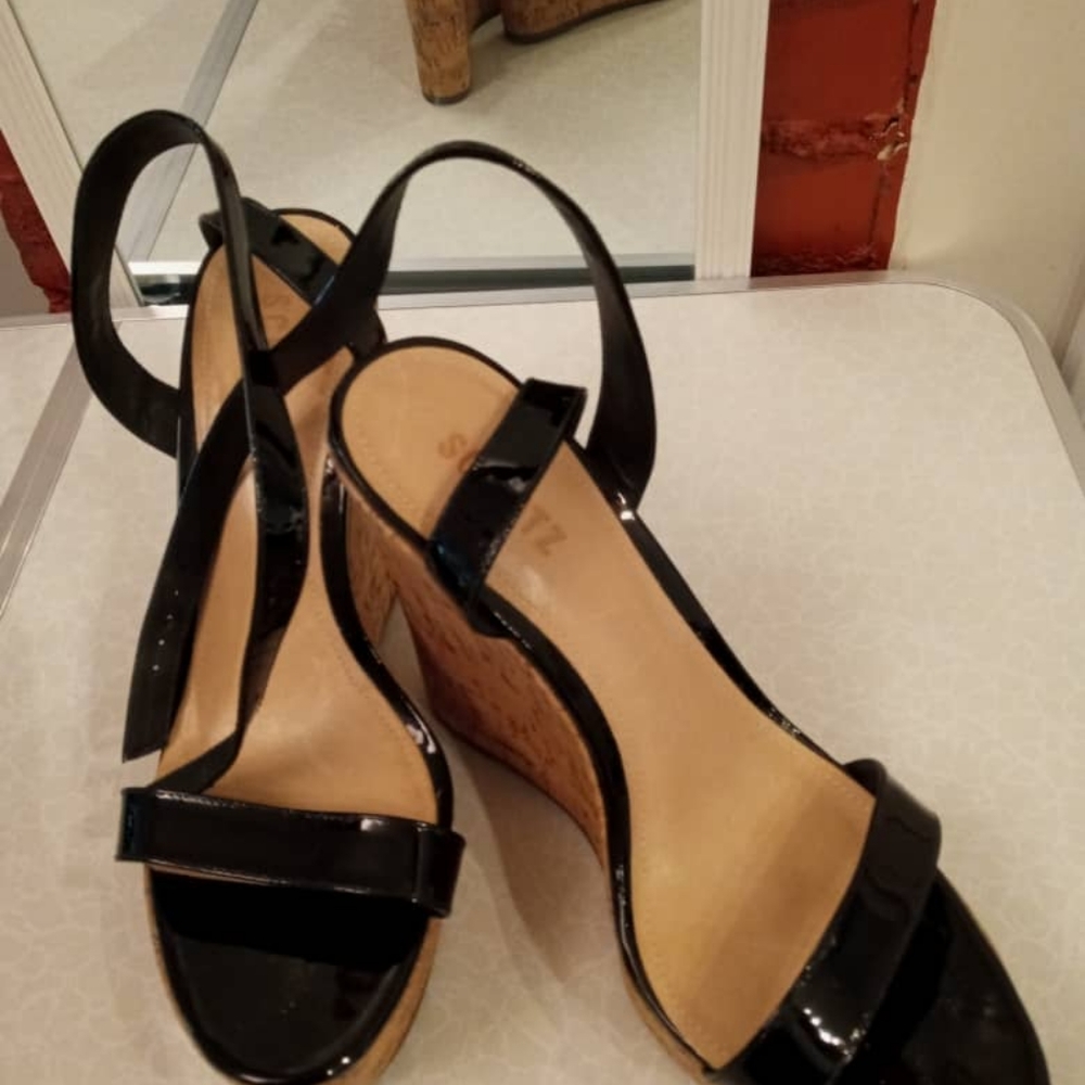 Schutz wedge sandals. Black.